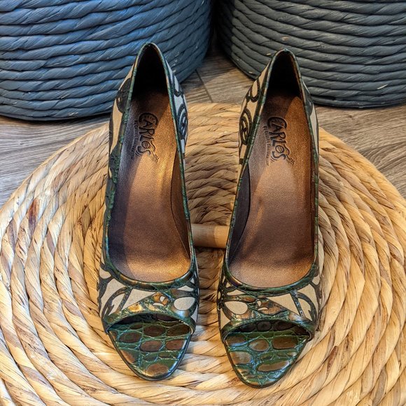 NWOT (W6.5) - CARLOS SANTANA Suede Peeptoe Pump - Picture 2 of 8